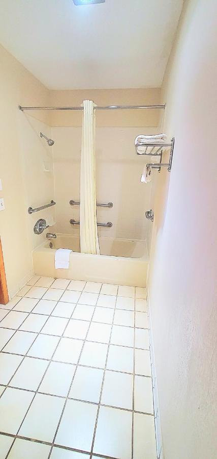 Pratt American Inn Motel מראה חיצוני תמונה
