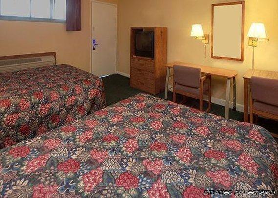 Pratt American Inn Motel מראה חיצוני תמונה