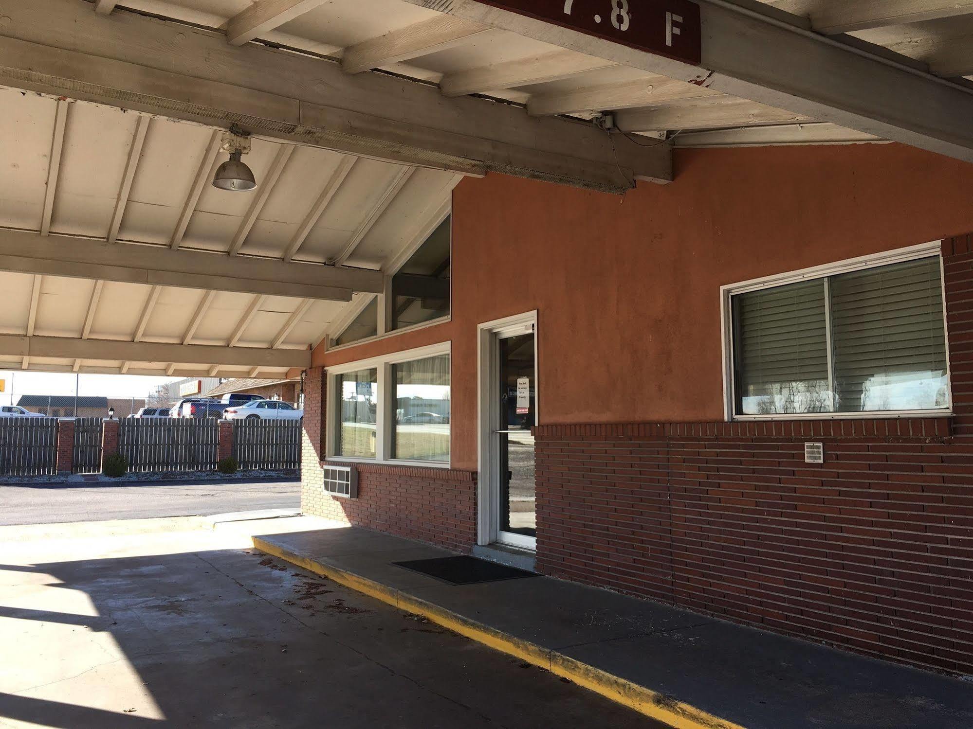 Pratt American Inn Motel מראה חיצוני תמונה
